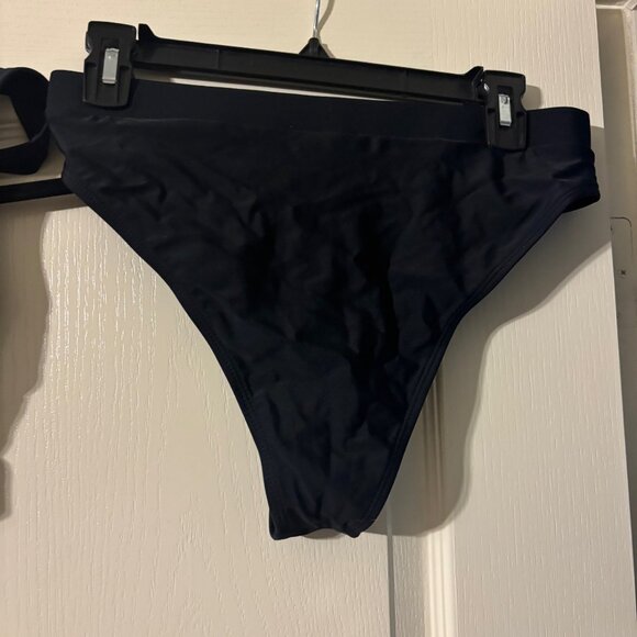 NWOT Women's Black Cutout One Shoulder Bikini Set SZ M - Picture 2 of 5